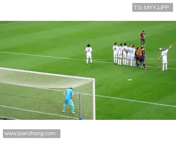 足球明星装裱艺术：将球场传奇与经典瞬间永恒定格的创意设计之美