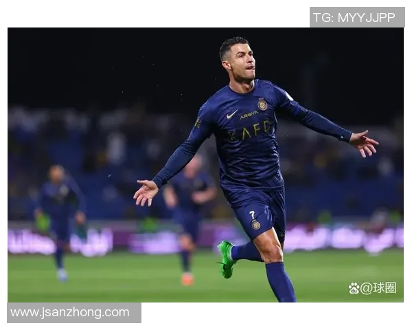 足球巨星背影独特魅力展现让人瞩目球场内外的专注与风采