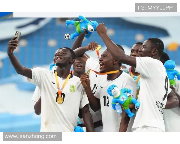 足球球星风格对比与模仿探讨 足球技艺与个性之争